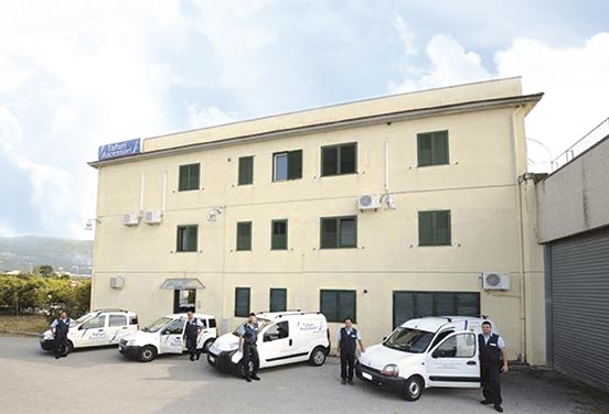 Esterno Azienda Lavoro Magazzino Tecnici www.tafuriascensori.it Ing. Antonio Tafuri Dott.ssa Teresa Tafuri Soluzioni Elevatrici Progettazione Installazione e Manutenzione. Montacarichi Montauto Montavivande Ascensori Elevatori Interni Elevatori Esterni